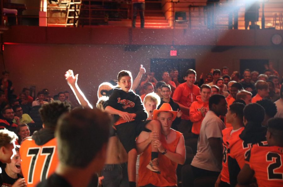 Rally crews debut effort gets student body ready before St. Eds game