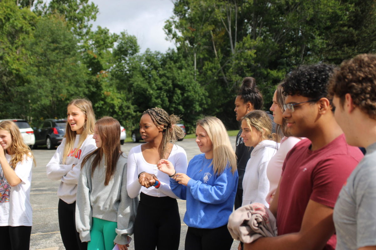Senior class joins together for final fall retreat